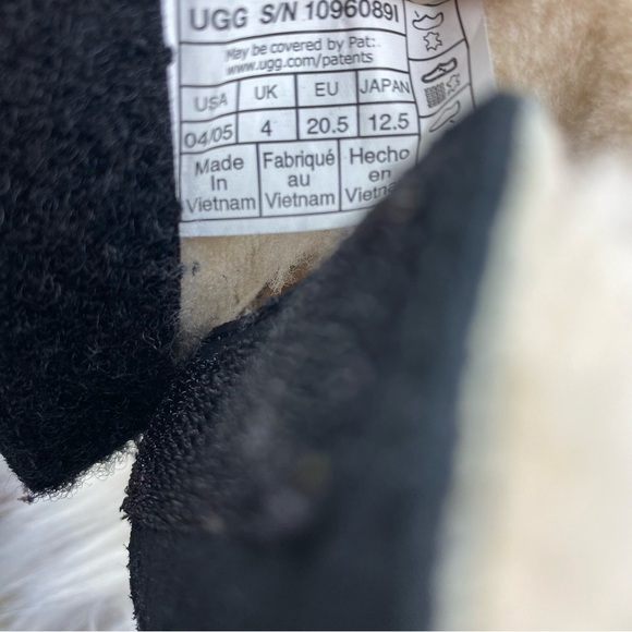 UGG KEELA BLACK SUEDE KIDS BOOTS - Picture 8 of 8